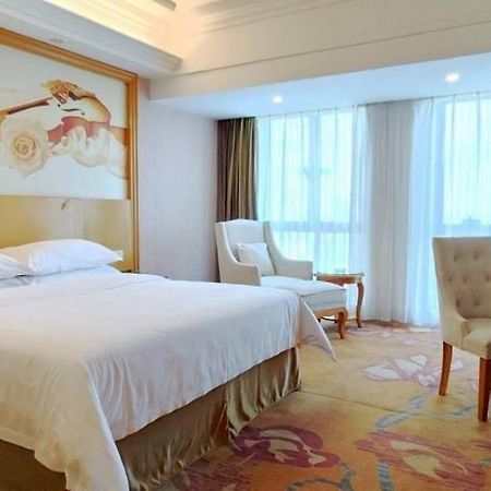 Vienna Hotel Dongguan Shatian Humen Port Екстериор снимка